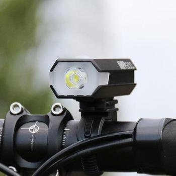 Cateye AMPP 800 front light 2.Image