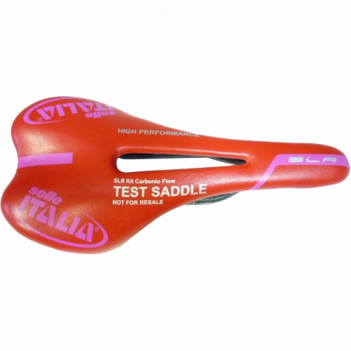 https://k2shop.hu/media_ws/10122/2007/selle-italia-piros-2015-selle-italia-slr-carbonio-flow-s2-tesztnyereg.jpg