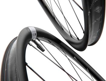 DT Swiss E1800 Spline Road Disc 32 Sram XDR wheel set 5.Image