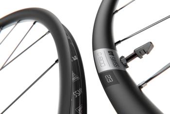 DT Swiss C1800 Spline DB23 CrossRoad Ratchet LN Disc kerék szett 7.Kép