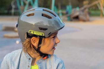 Abus Smiley 3.0 bukósisak 10.Kép